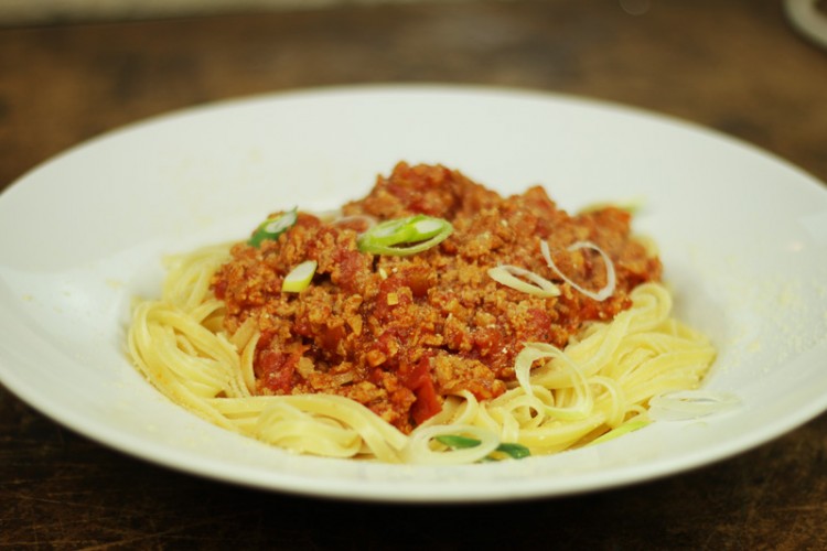 vegane Bolognese mit Spaghetti - kohlundkarma