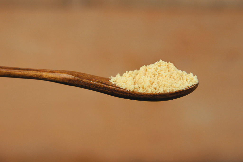 Cashew-Parmesan Rezept - Veganer Käse | kohlundkarma