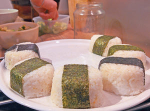 Onigiri Rezeptmit Füllung - vegan - Nori